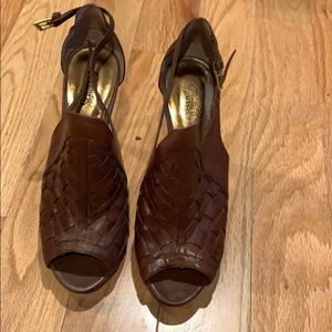 Carlos woman’s heels